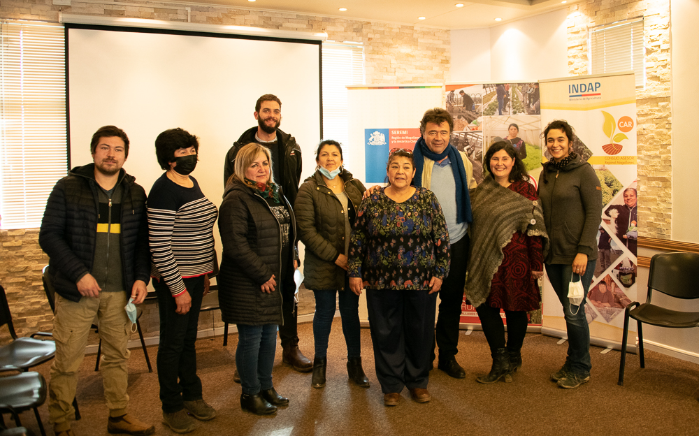 Ministro de Agricultura Esteban Valenzuela anunció entrega de fertilizantes y analizó con dirigentes los desafíos del agro en Magallanes  