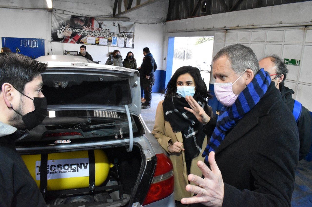 Ministerio de Transporte anuncia en Magallanes plan para avanzar en extender la conversión de vehículos a gas natural