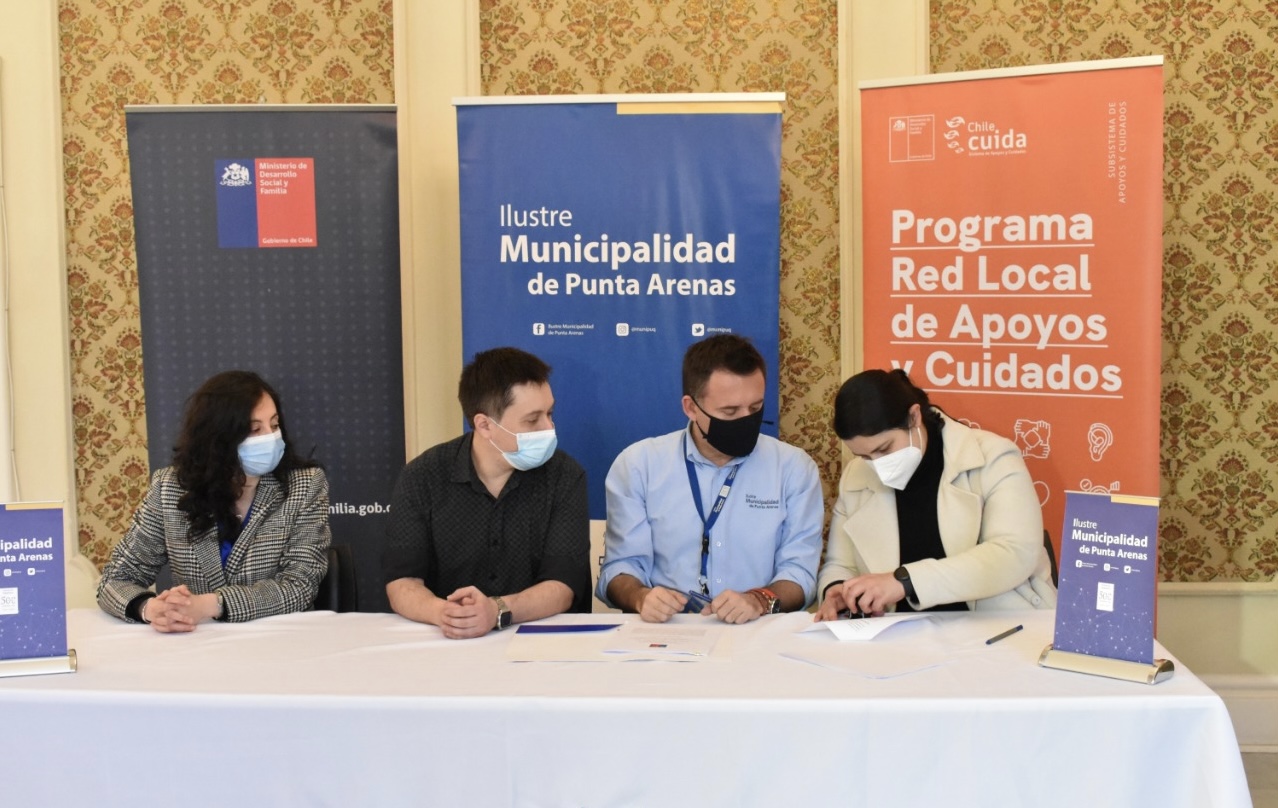 Subsecretaria Francisca Perales preside firma de convenio con Municipalidad de Punta Arenas para personas en situación de dependencia y sus cuidadoras