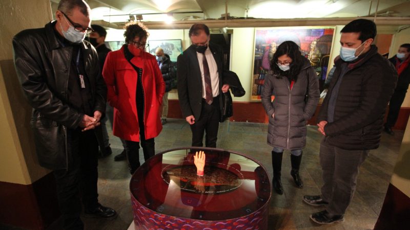 En alianza con la UMAG, U. de Valparaíso inauguró en Magallanes exposición de los 40 años del Concurso de Arte Joven