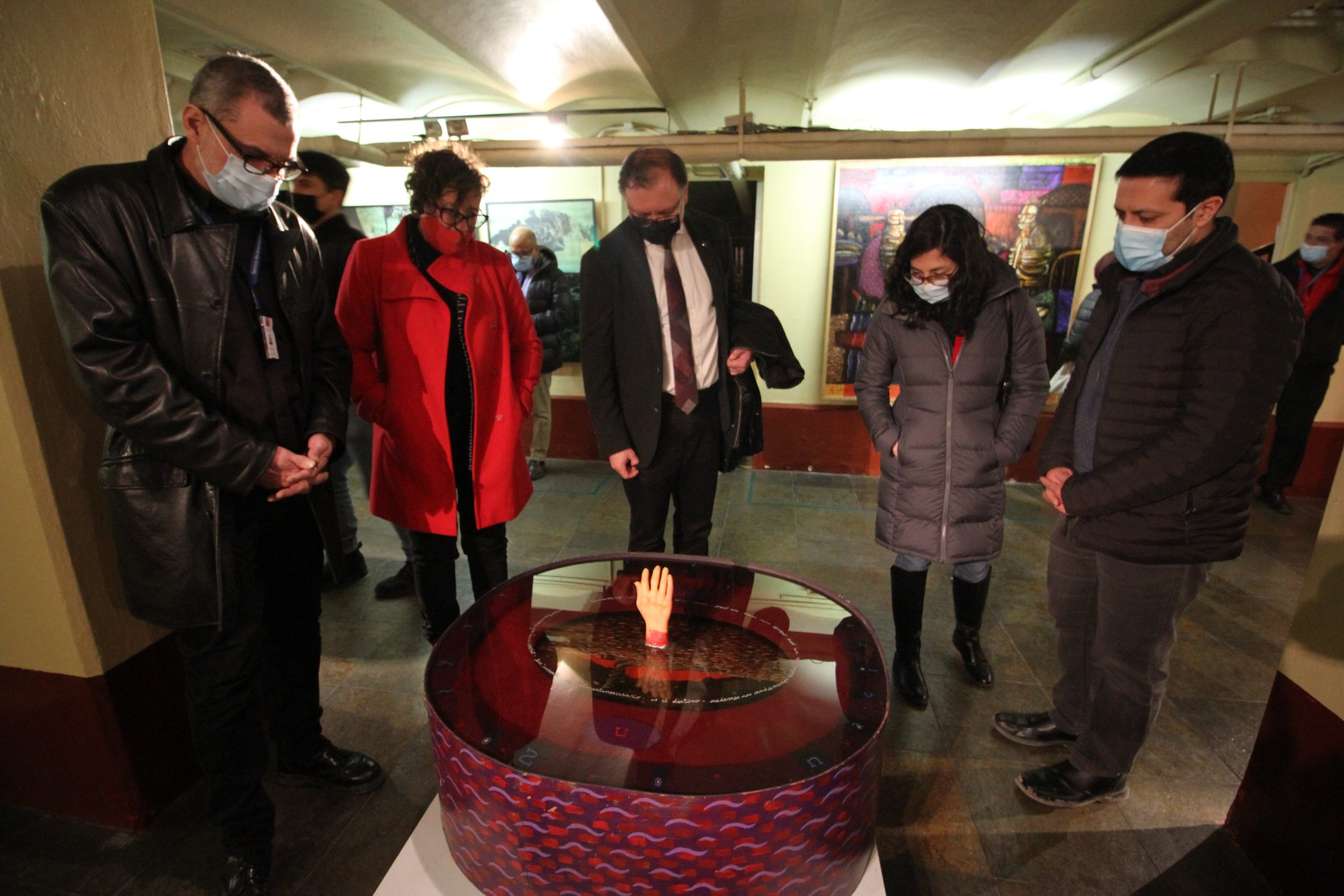 En alianza con la UMAG, U. de Valparaíso inauguró en Magallanes exposición de los 40 años del Concurso de Arte Joven