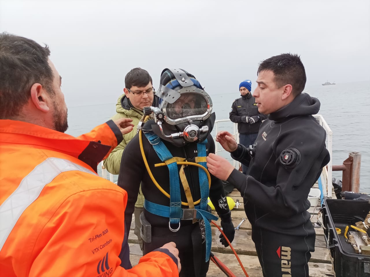 Capitanía de Puerto de Punta Arenas realizó proceso de examinación práctica para buzos básicos en muelle menor