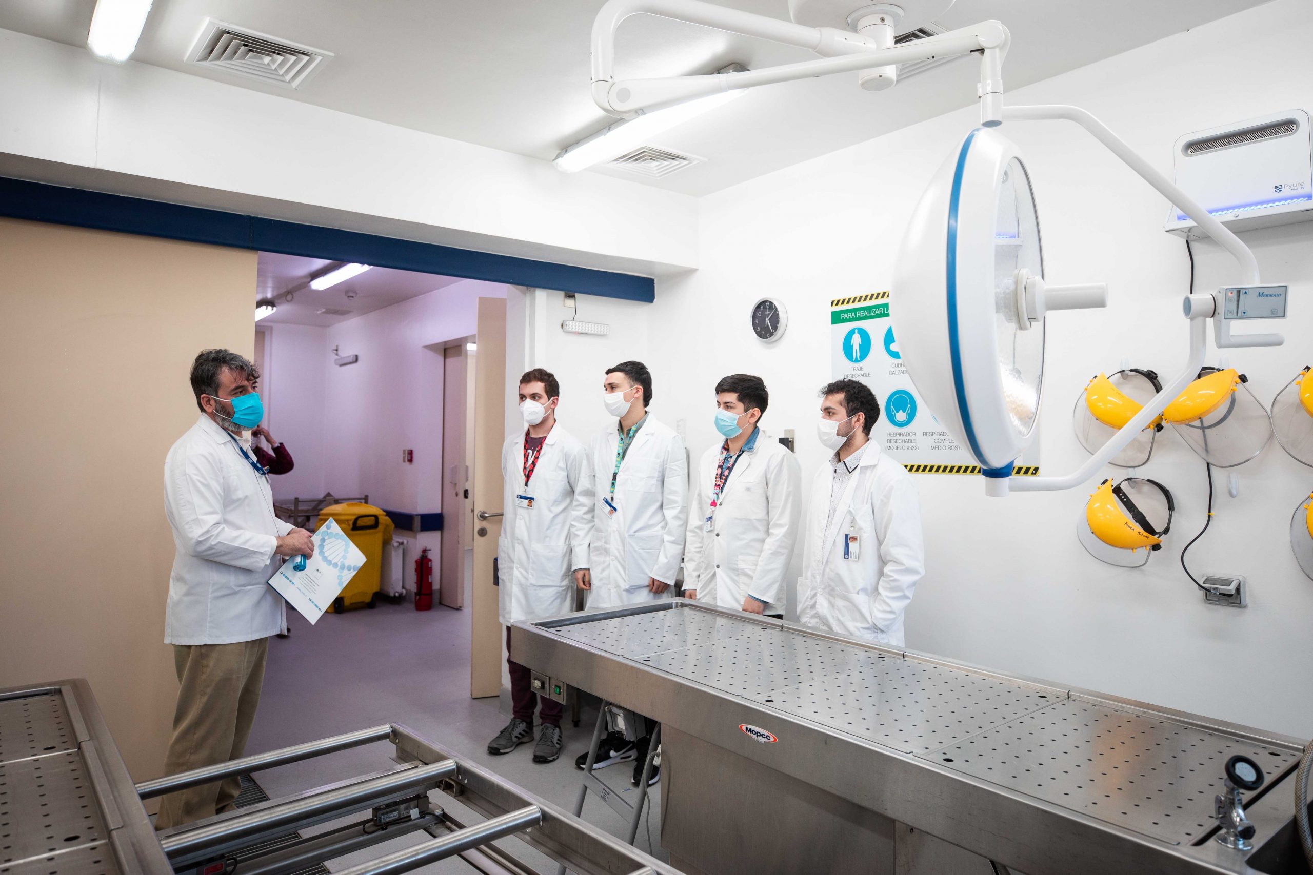 Después de dos años, estudiantes de cuarto año de Medicina retoman prácticas presenciales en el SML