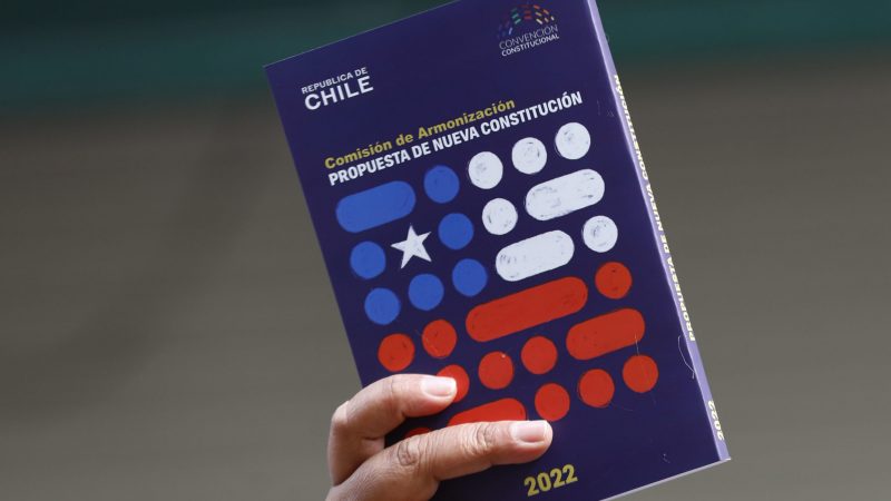 Más de 100 economistas y científicos sociales firman carta de apoyo a la propuesta de nueva Constitución en Chile