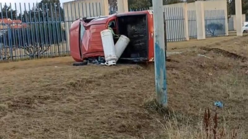 Volcamiento de camioneta se produjo esta mañana en el sector Leña Dura de Punta Arenas