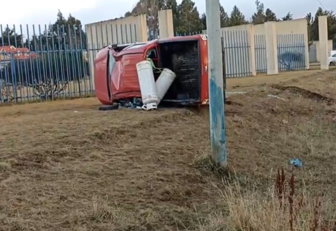 Volcamiento de camioneta se produjo esta mañana en el sector Leña Dura de Punta Arenas