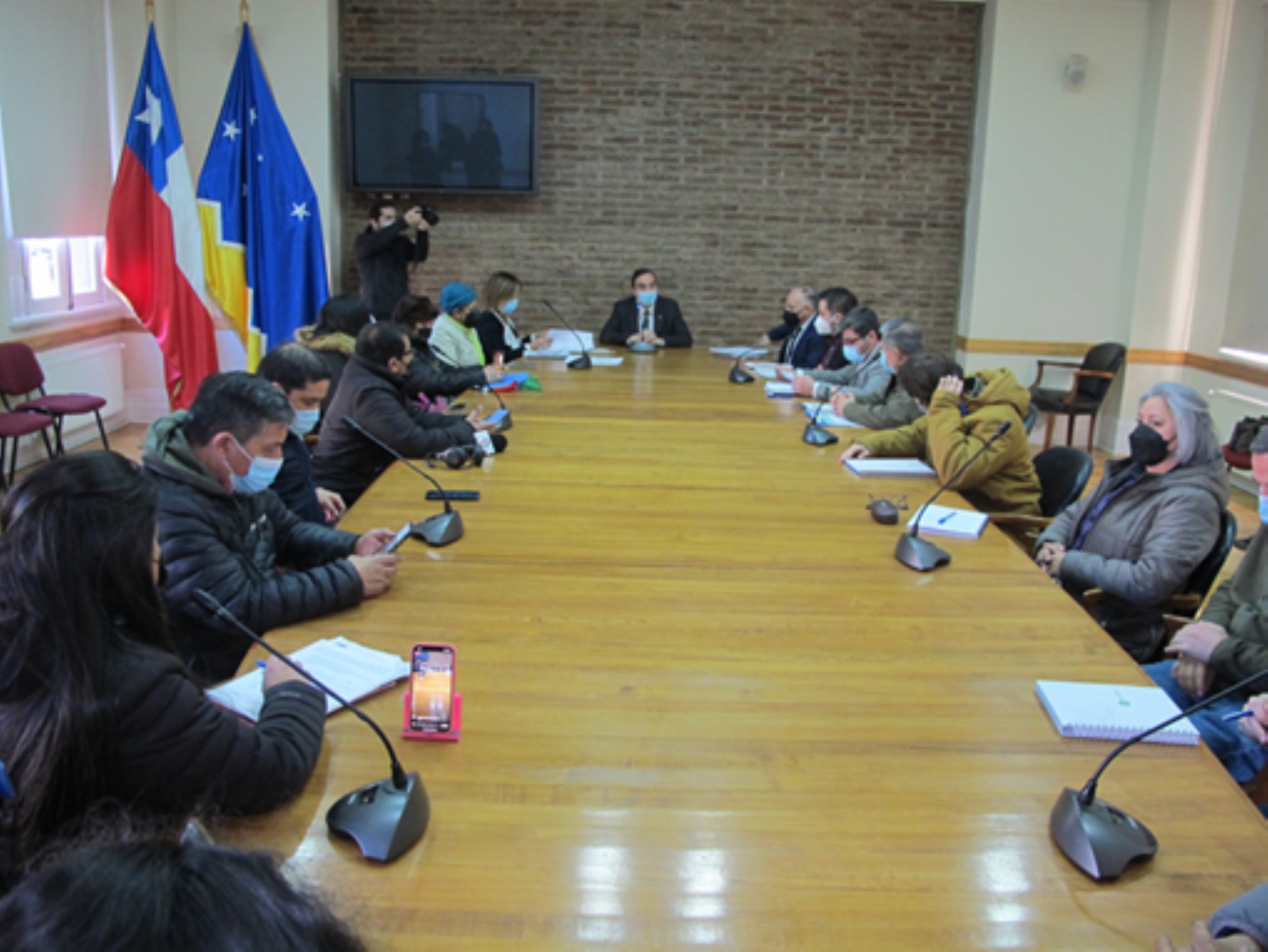 Gobernador Regional Jorge Flies se reunió con directivas de agrupaciones de Vivienda junto a autoridades y empresas