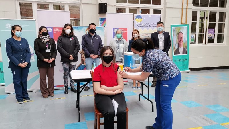 Más de 8.900 alumnas y alumnos de 41 establecimientos educacionales de Punta Arenas recibirán vacuna programática escolar 2022