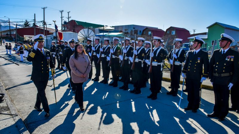 Delegada María Luisa Muñoz lidera desfile cívico-militar de Fiestas Patrias más austral de Chile