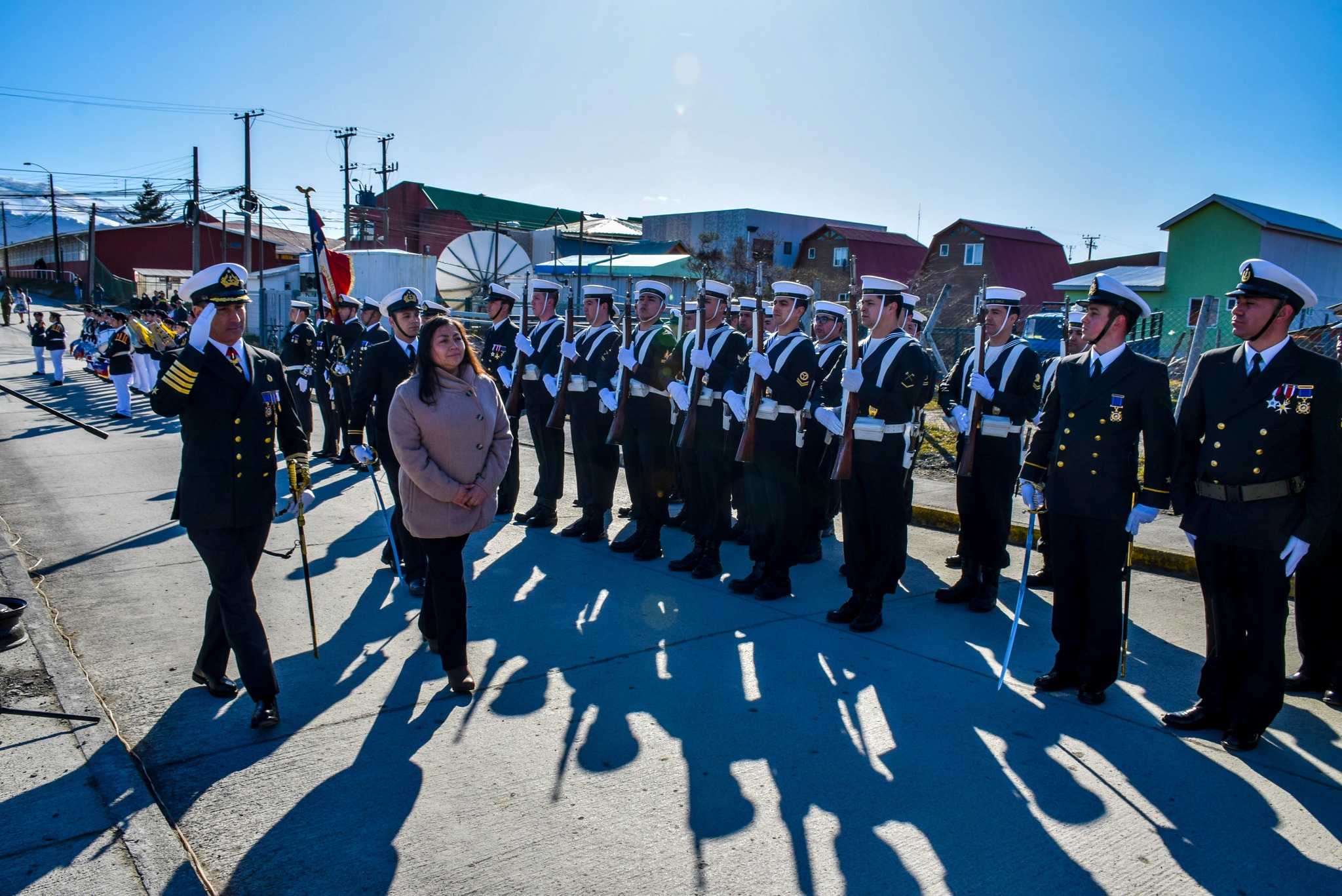 Delegada María Luisa Muñoz lidera desfile cívico-militar de Fiestas Patrias más austral de Chile