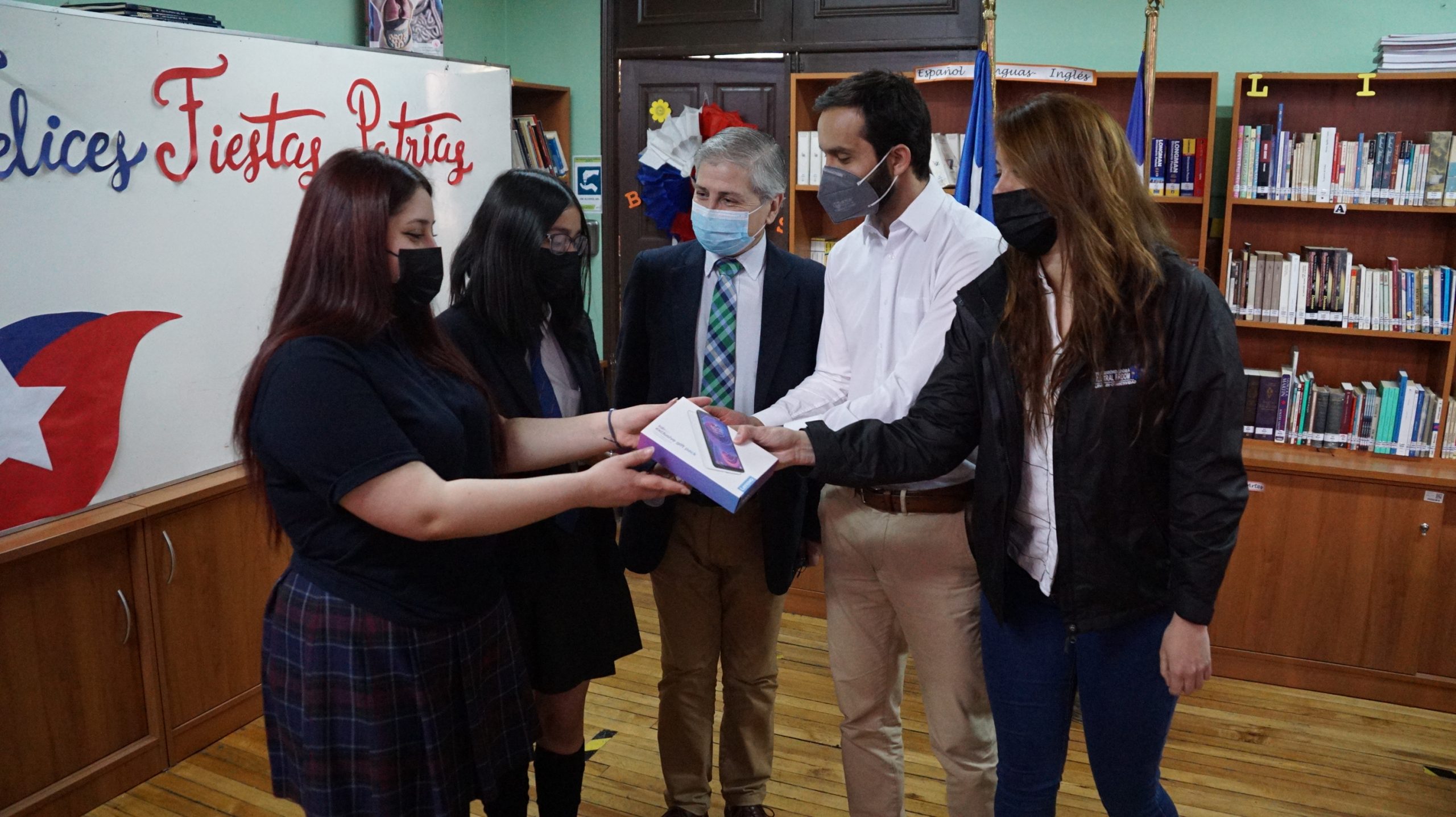 TABSA donó tablets al liceo Sara Braun