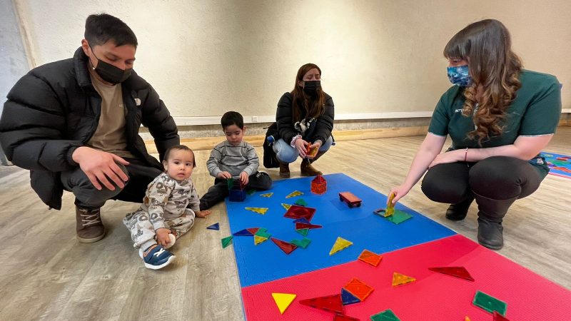 Jardín Infantil Magallanes realizó jornada informativa y de juegos para niños y familias en Zona Franca de Punta Arenas