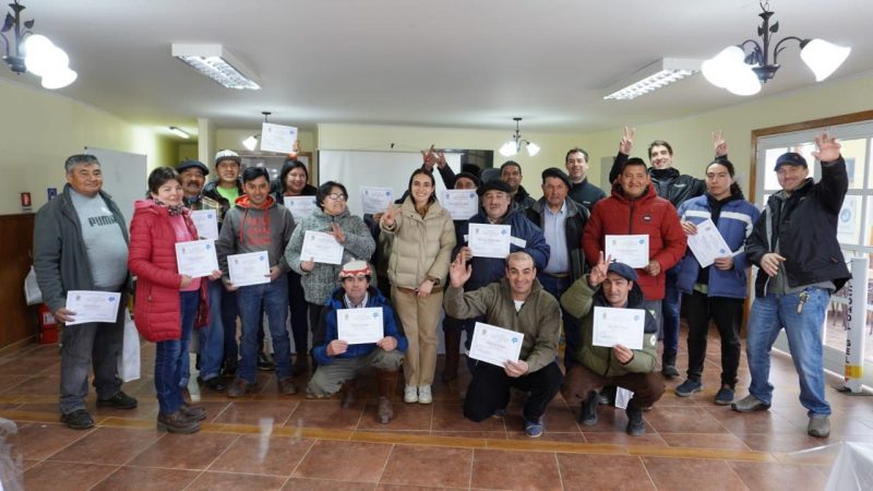 Municipalidad de Río Verde certificó a 20 vecinos y vecinas en técnicas de Gasfitería Básica