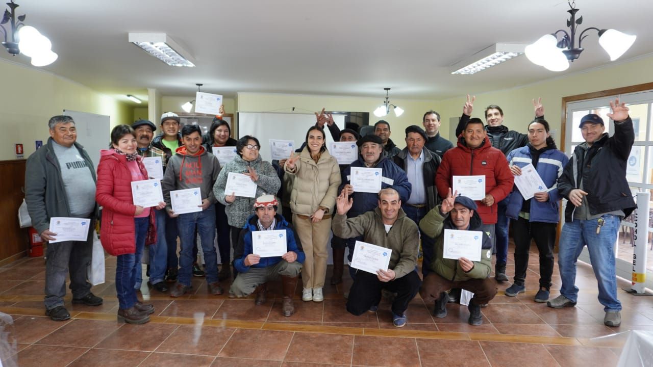 Municipalidad de Río Verde certificó a 20 vecinos y vecinas en técnicas de Gasfitería Básica