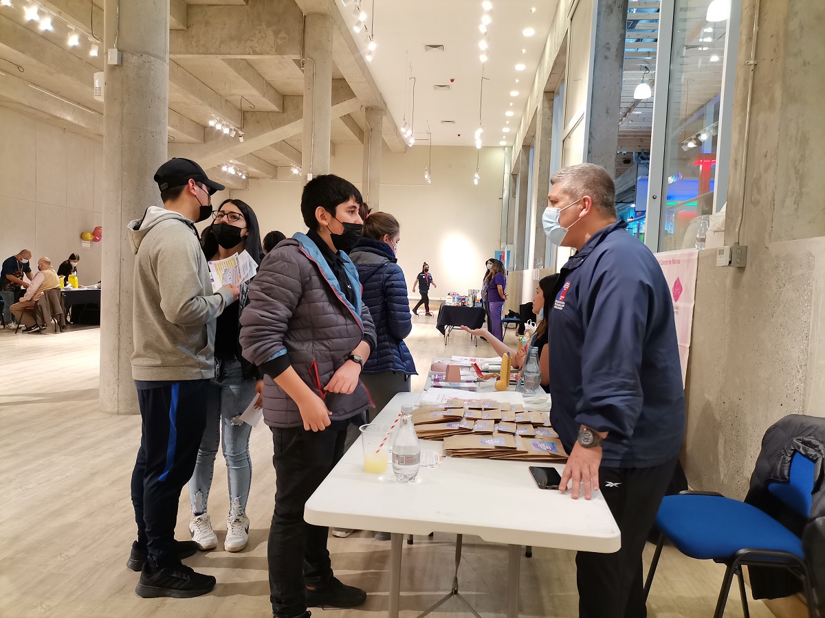 Gran participación de la comunidad en Feria de Autocuidado en Zona Franca de Punta Arenas, organizada por Cuadrillas Sanitarias de la región de Magallanes