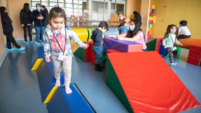 Párvulos de INTEGRA de Punta Arenas fortalecen sus habilidades psicomotrices junto a sus familias en tarde de juego