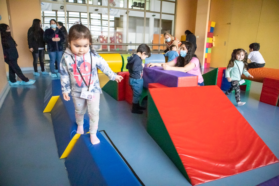 Párvulos de INTEGRA de Punta Arenas fortalecen sus habilidades psicomotrices junto a sus familias en tarde de juego