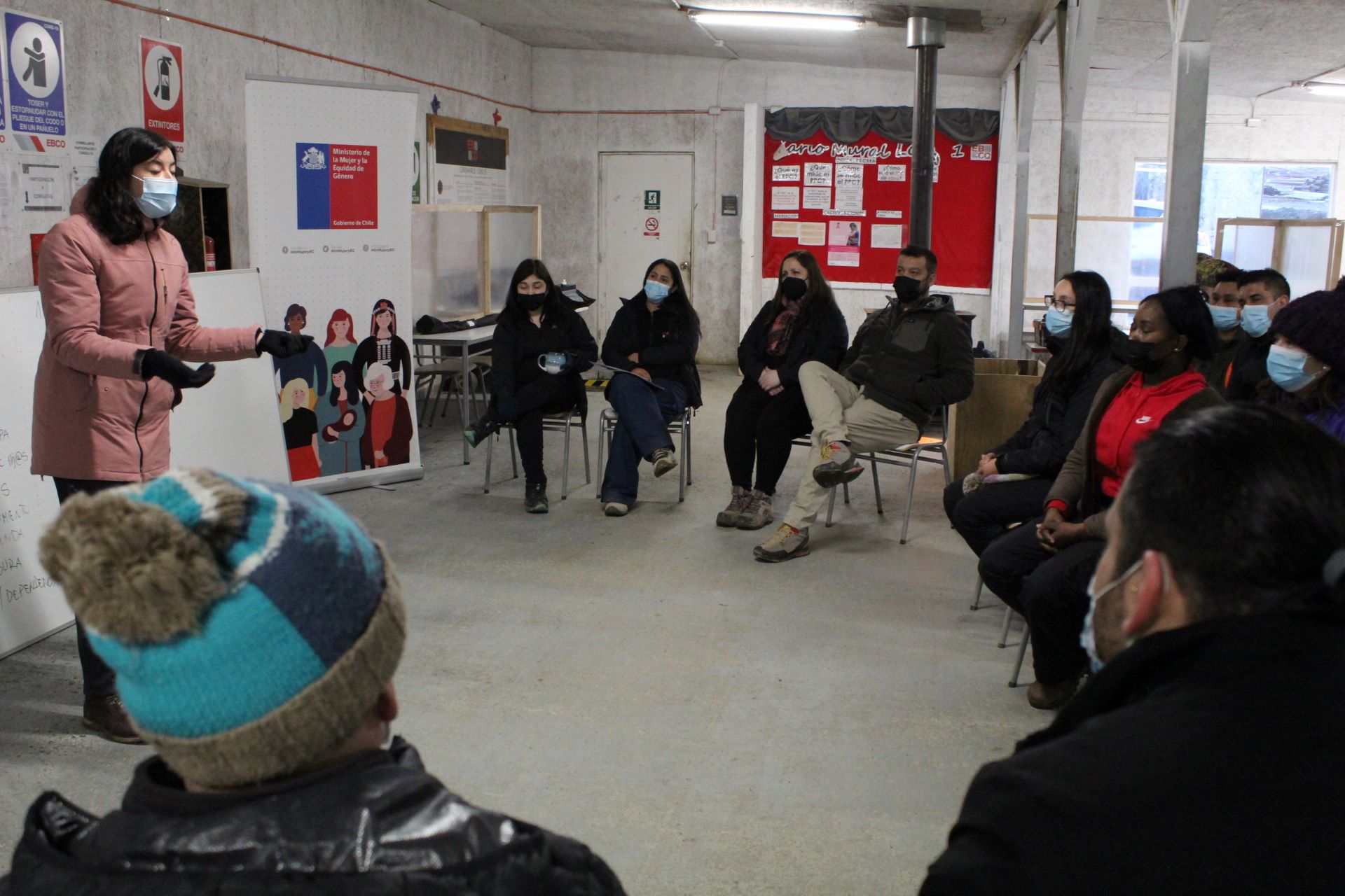 Cámara Chilena de la Construcción y SEREMI de la Mujer realizan talleres de corresponsabilidad en obras de construcción en Punta Arenas