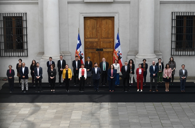 El curriculum de los seis nuevos Ministros del gabinete del Presidente Boric