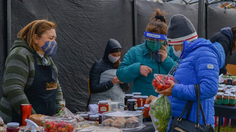 Mermeladas de calafate y artesanía yagán buscan cautivar a los santiaguinos en la ExpoMundoRural 2022 de INDAP