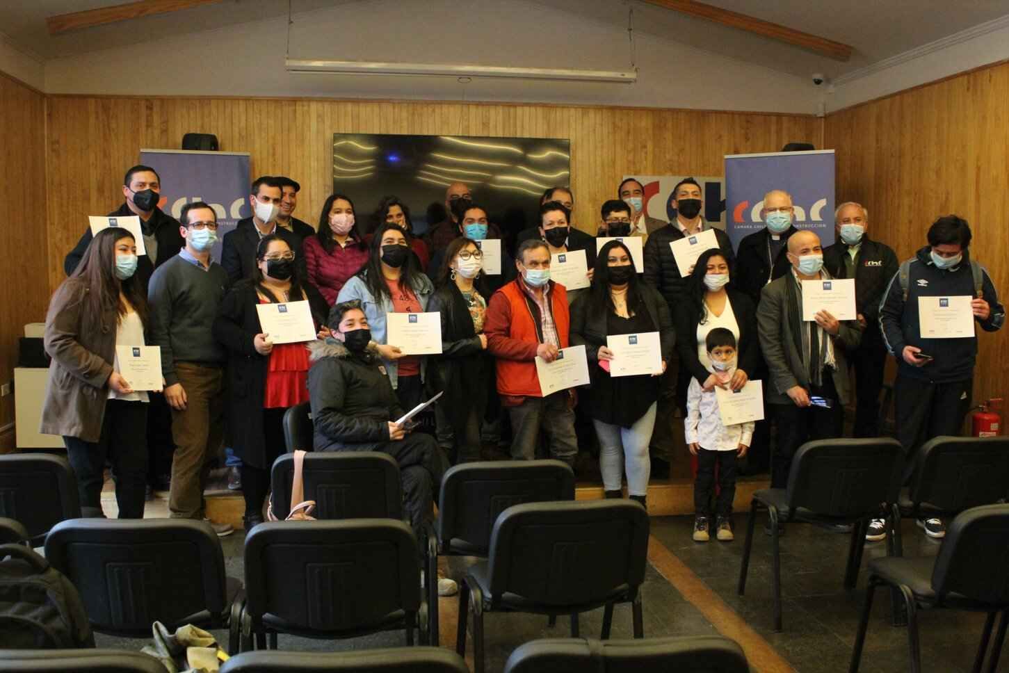 Camara Chilena de la Construcción capacitó a carpinteros de obra gruesa en Punta Arenas