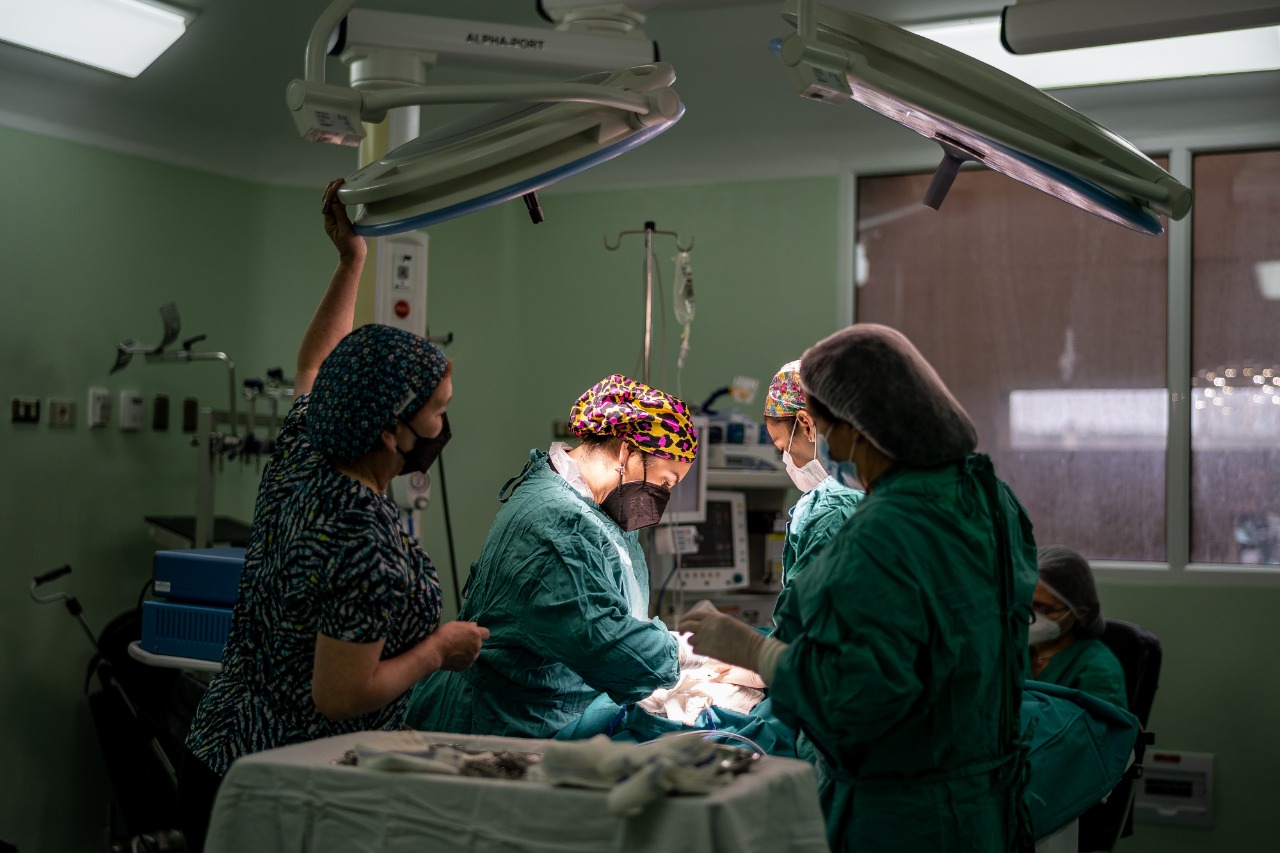 Como parte de una nueva ronda altruista, Colegio Médico Magallanes realizó cirugías coloproctológicas