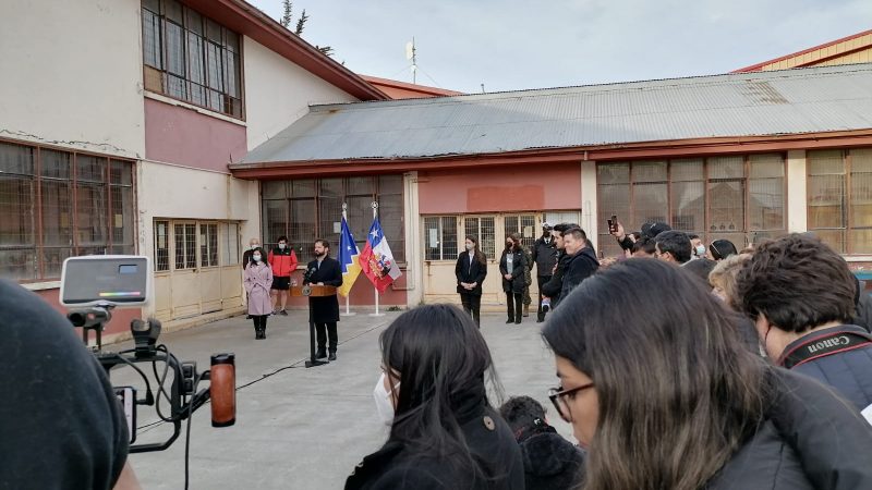 Presidente Gabriel Boric votó en Punta Arenas y llamó a la ciudadanía a sufragar