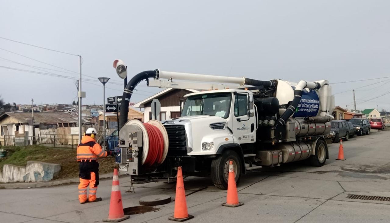 Aguas Magallanes llamó a prevenir emergencias haciendo un buen uso de la red de alcantarillado