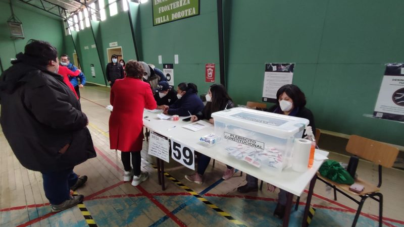 Más de la mitad de los electores han sufragado en la rural mesa de Villa Dorotea en Ultima Esperanza