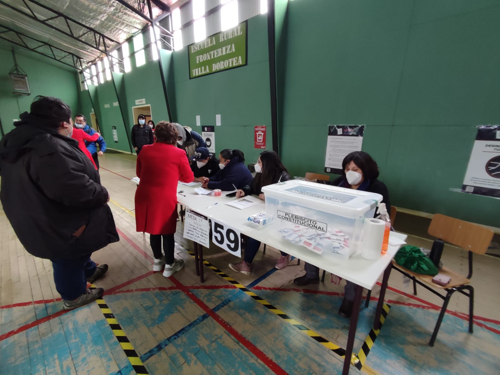 Más de la mitad de los electores han sufragado en la rural mesa de Villa Dorotea en Ultima Esperanza