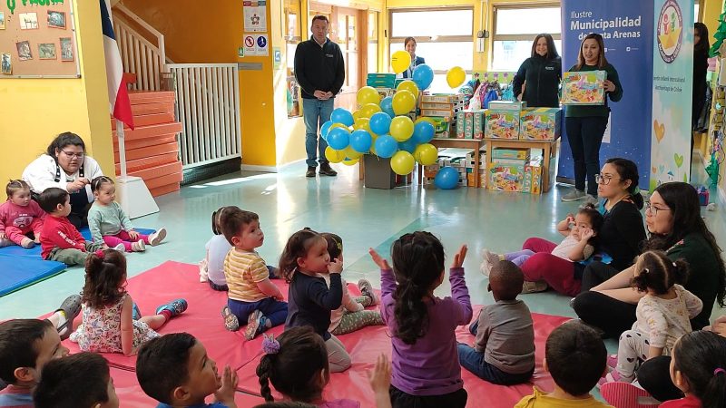 Municipalidad de Punta Arenas donó material didáctico a Jardín Infantil Archipiélago de Chiloé