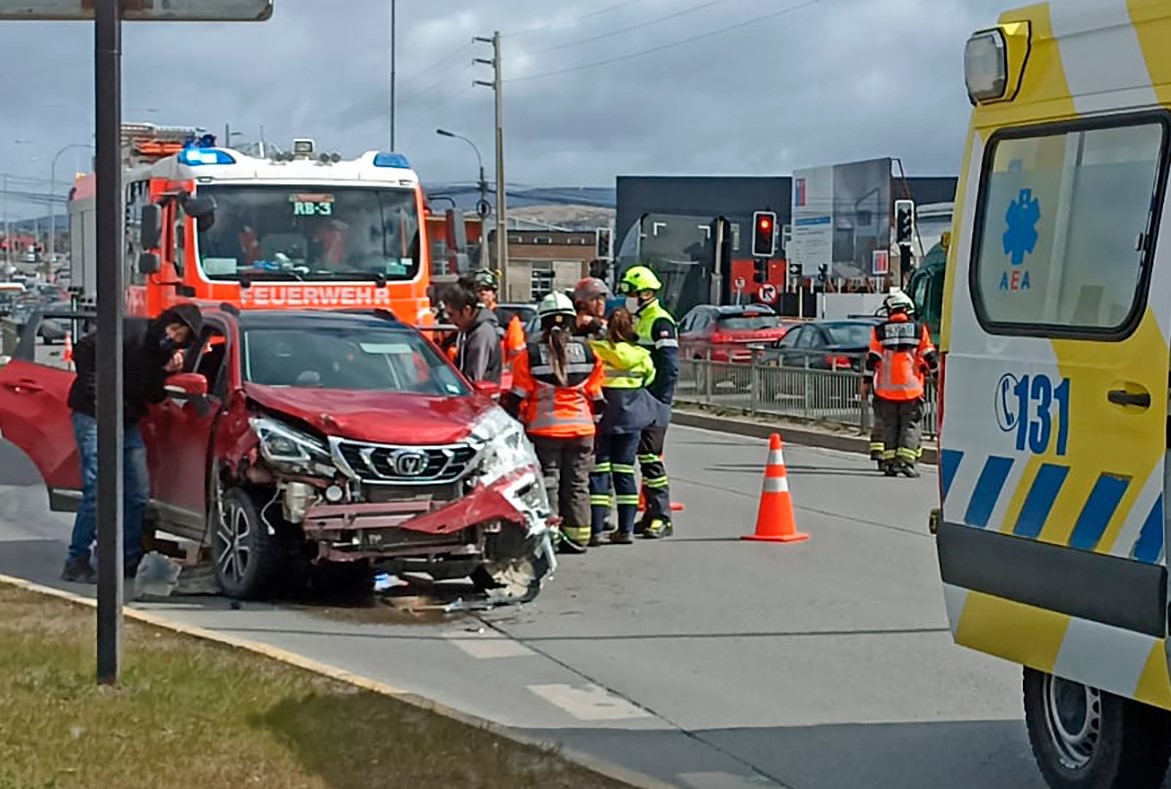 PDI investiga fallecimiento de mujer en accidente de tránsito frente al mall de Punta Arenas