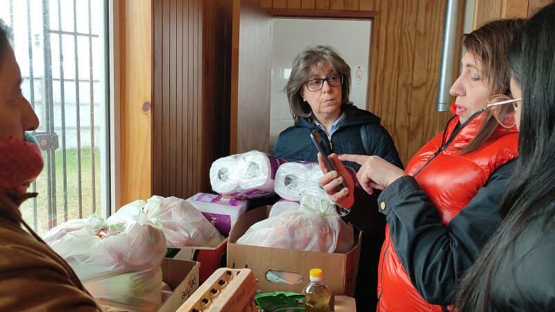 Municipio de Punta Arenas entregó alimentos para vecinos de Archipiélago de Chiloé afectados con falta de gas