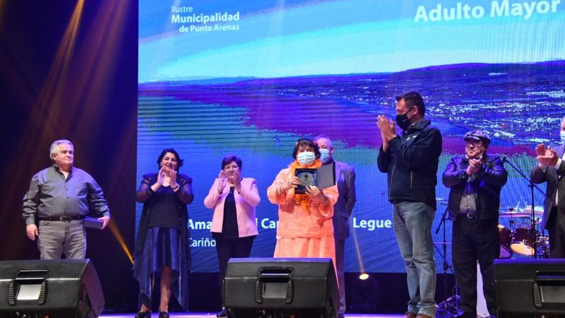 Con Festival de la Voz y noche de boleros terminan actividades por el Mes del Adulto Mayor en la Municipalidad de Punta Arenas
