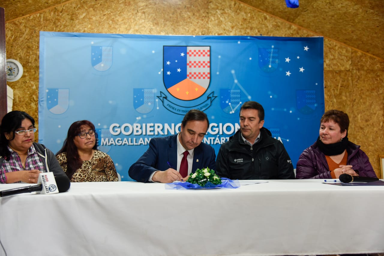 GORE y GASCO firman convenio para proyecto de gas natural en sector Andino