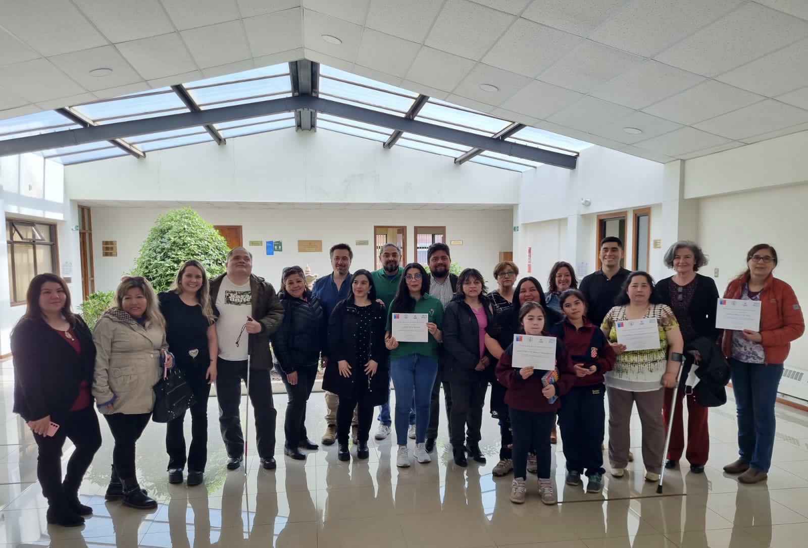 Senadis y Universidad de Magallanes entregaron recursos a cinco organizaciones que trabajan con personas en situación de discapacidad