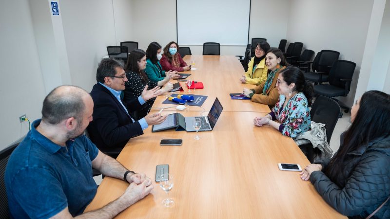 Ministra de Ciencia abordó la importancia del proceso de descentralización en reunión con rector José Maripani