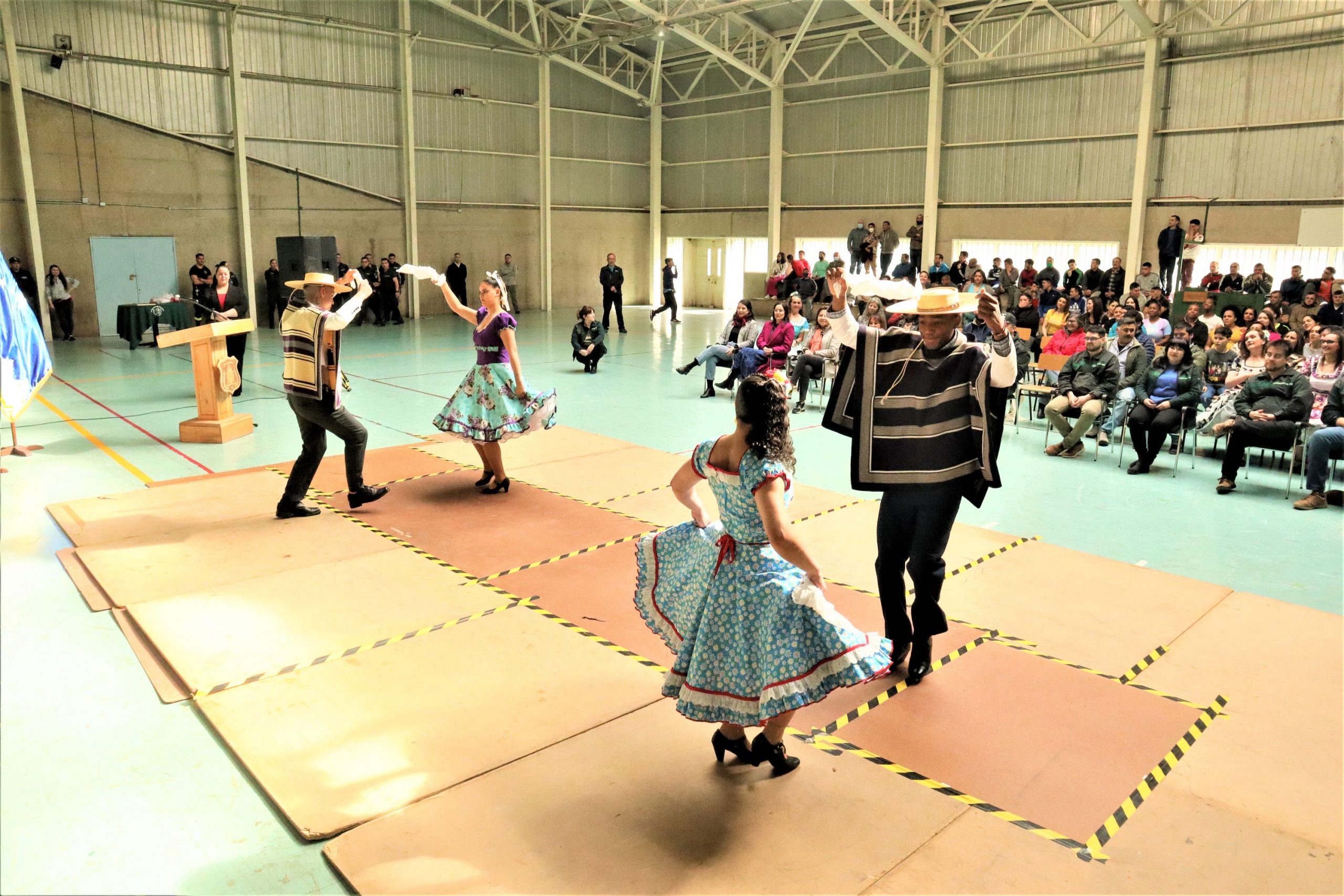 Primera Muestra Folklórica de internas e internos se realizó en la Cárcel de Punta Arenas