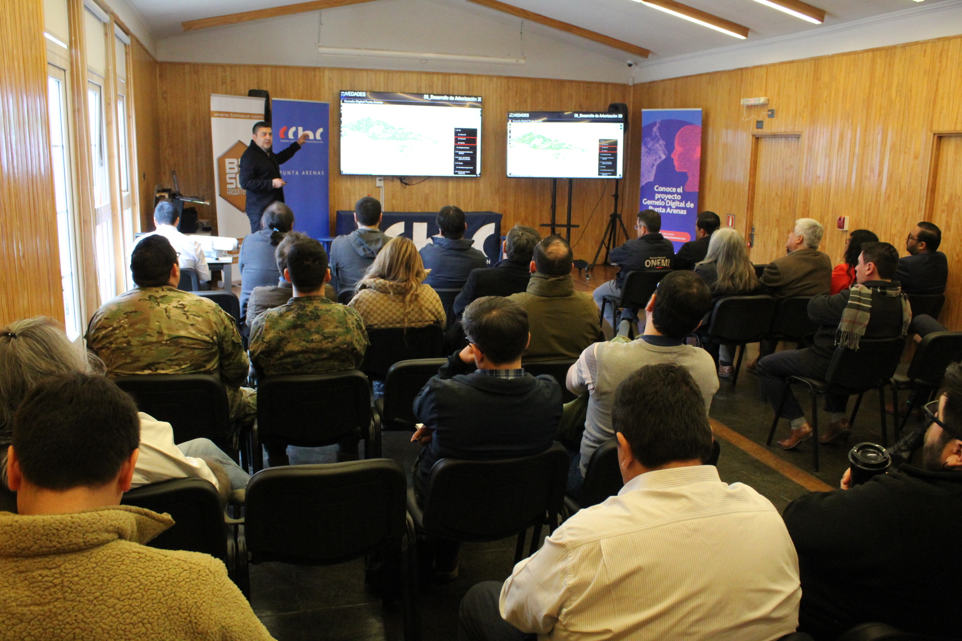 Juntas de Vecinos de Punta Arenas conocen el Gemelo Digital de la comuna