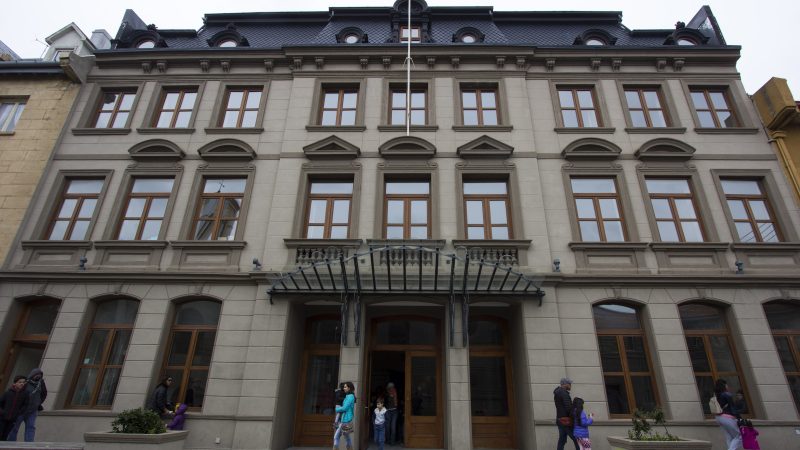 Municipio de Punta Arenas y Club de Leones Mujer Austral iluminarán edificios de rosa para concientizar sobre el Cáncer de Mamas