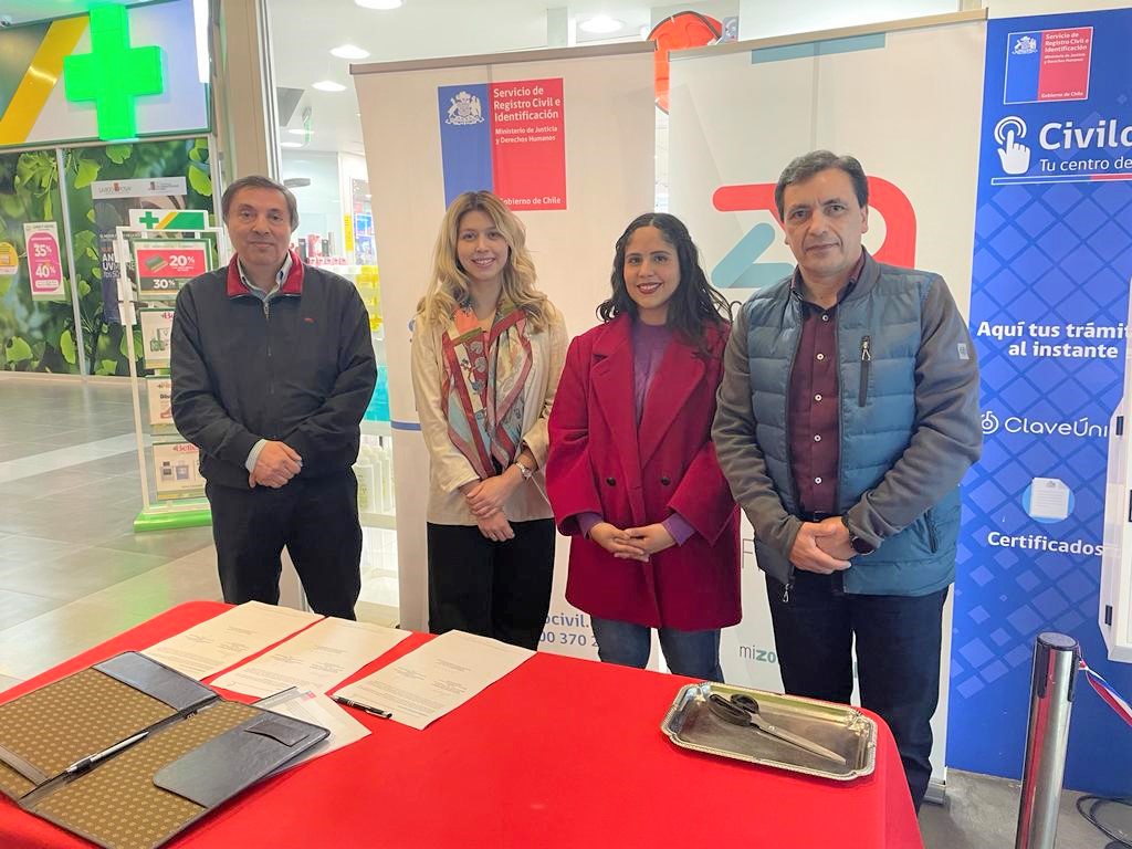 SEREMI de Justicia y Servicio de Registro Civil inauguran moderno totem de autoservicio en Zona Franca