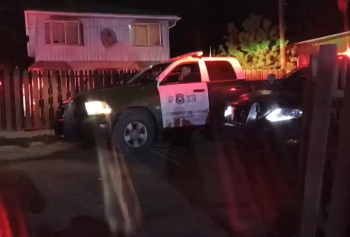 Mujer es detenida tras apuñalar y dar muerte a su conviviente en sector Llau-Llau en Punta Arenas