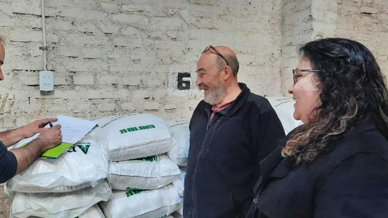 SEREMI de Agricultura de Magallanes entrega fertilizantes para producción hortícola de la región