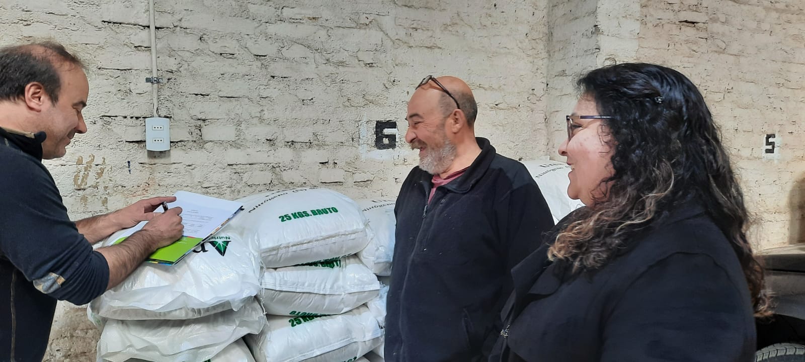 SEREMI de Agricultura de Magallanes entrega fertilizantes para producción hortícola de la región