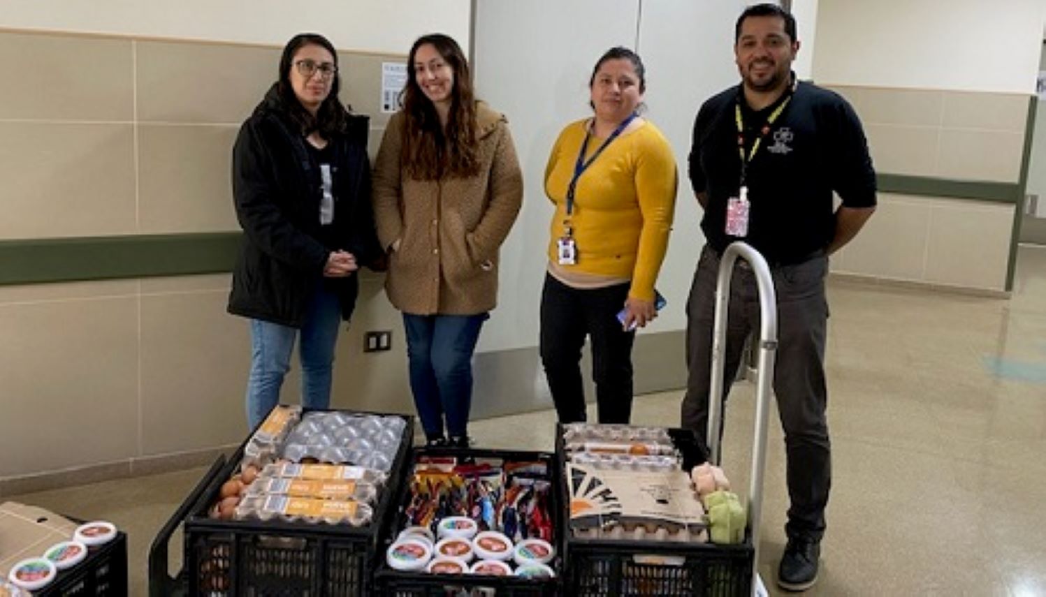 Profesionales del Hospital de Puerto Natales recaudaron alimentos para Hogar de Ancianos y Fundación «Niño y Patria»