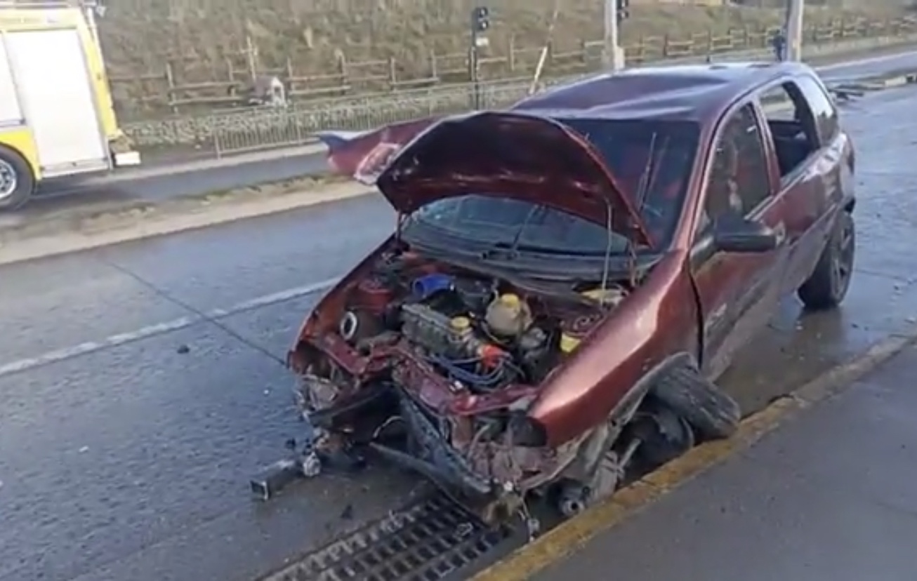 Chóferes en estado de ebriedad provocan colisión en Avenida Costanera de Punta Arenas. Ambos se dan a la fuga.