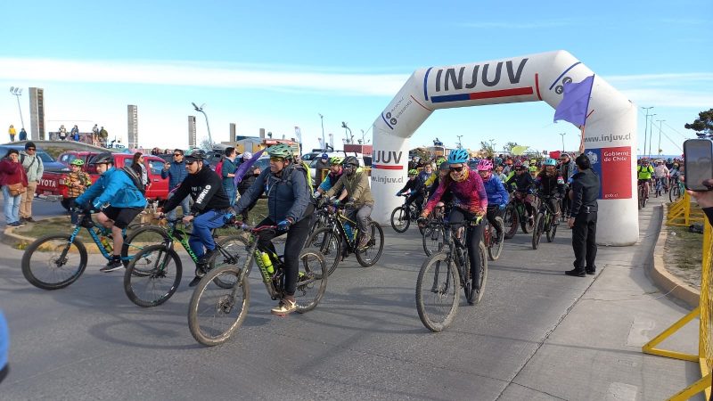Exitosa cicletada organizada por Inju Magallanes y Elige Vivir Sano en Punta Arenas