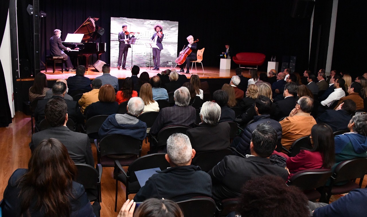 Municipalidad de Punta Arenas culminó las actividades 500 años con una ceremonia realizada en el Centro Cultural de España en Santiago