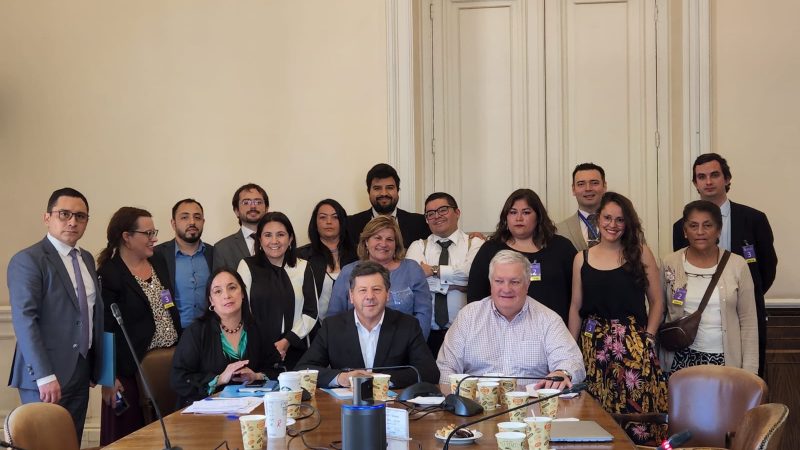 Senador Alejandro Kusanovic trabaja en mesa ciudadana en el Congreso y llamó hacer la pega en las reales urgencias de los Chilenos.