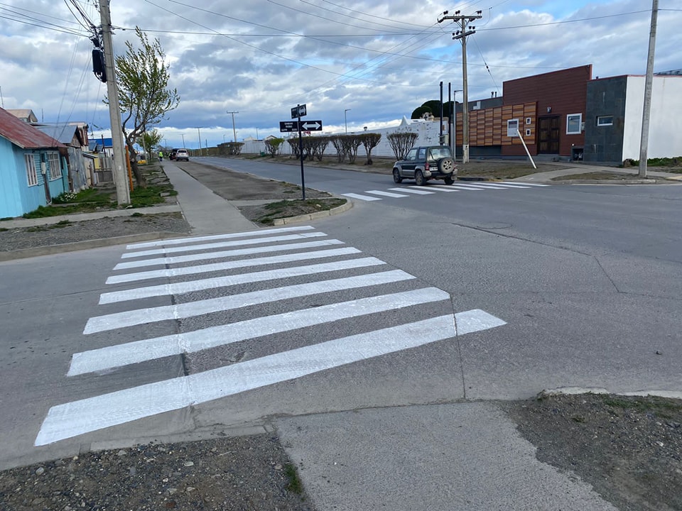 Municipalidad de Porvenir realiza trabajos de demarcación de vías urbanas